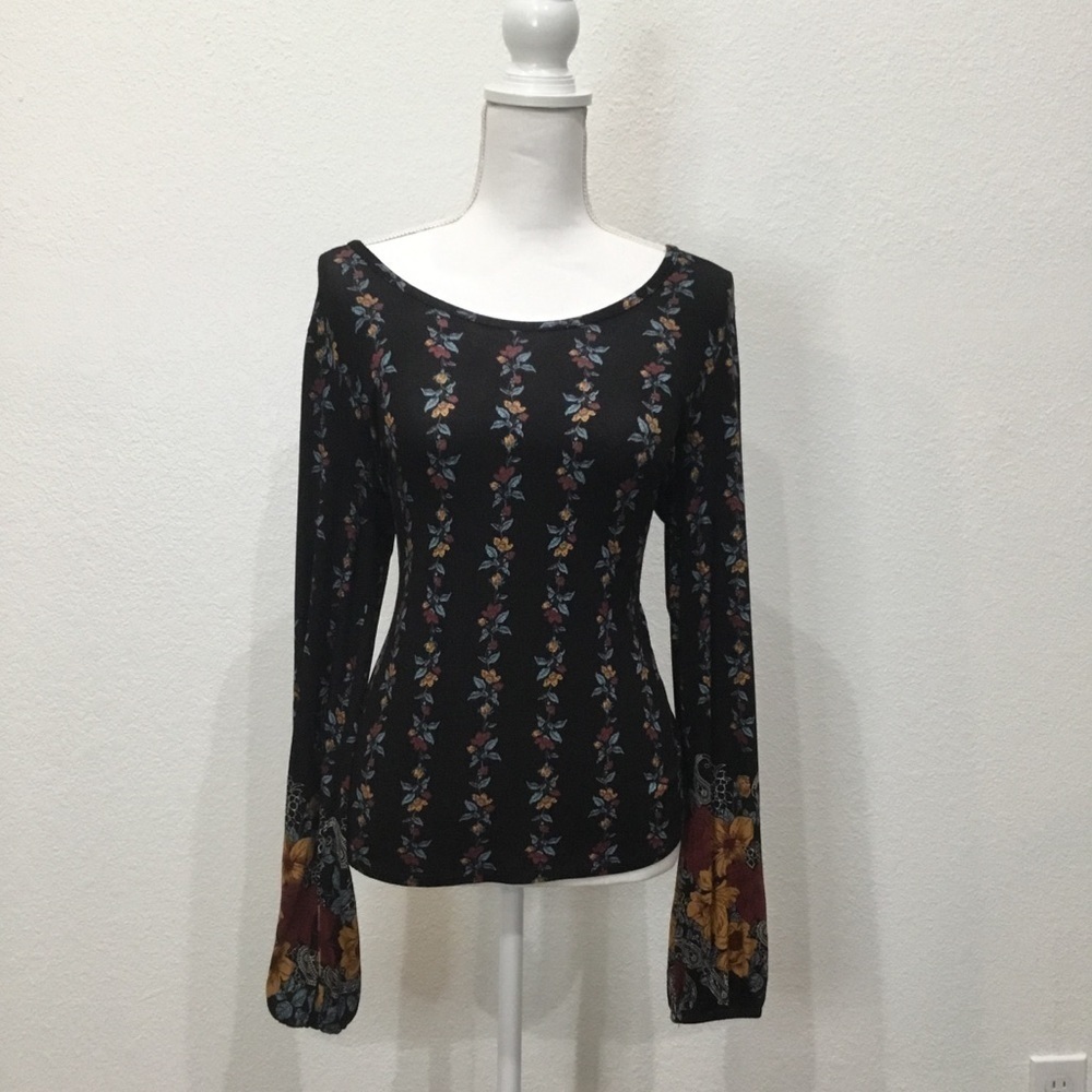 WILLOW & Root “Buckle” Tie In The Back Floral Print Long Sleeve Top